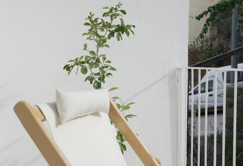 Отель Perle House