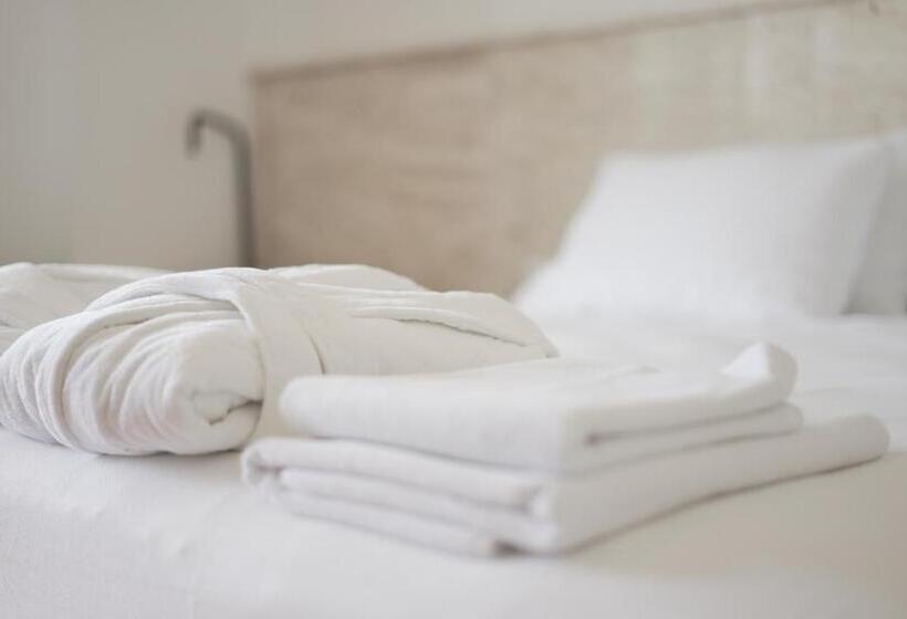 Отель Perle House