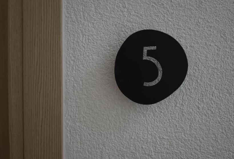 Отель Perle House