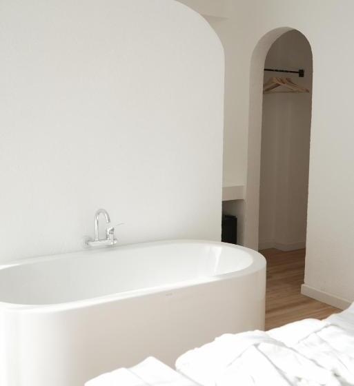 Отель Perle House