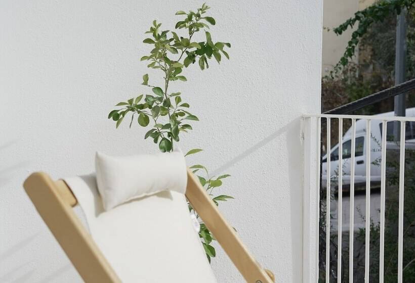 Отель Perle House