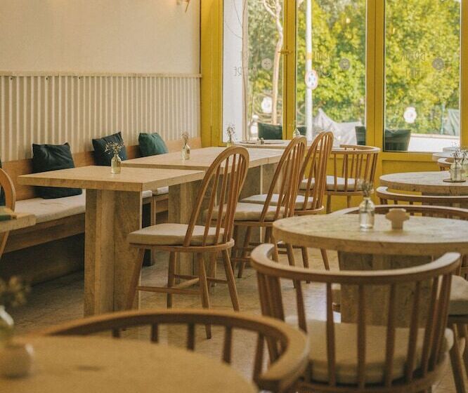 Отель Perle House