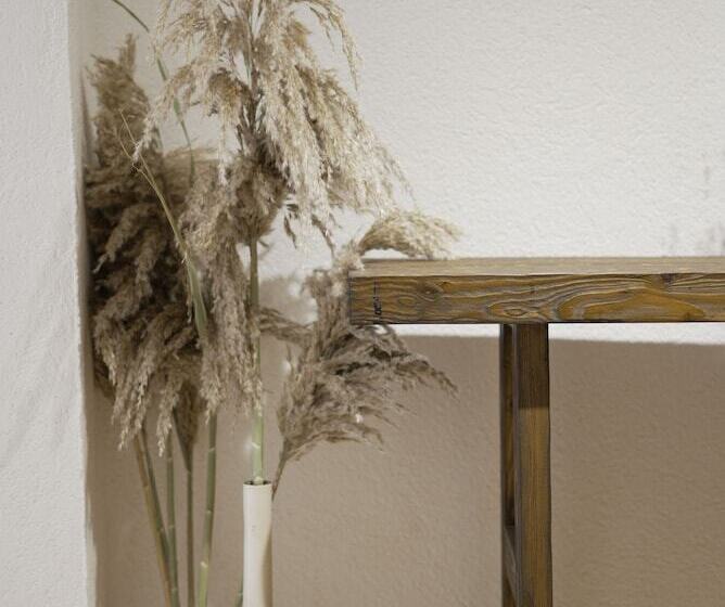 Отель Perle House