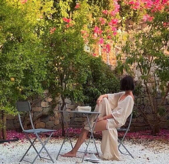 Отель Perle House