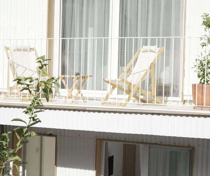 Отель Perle House