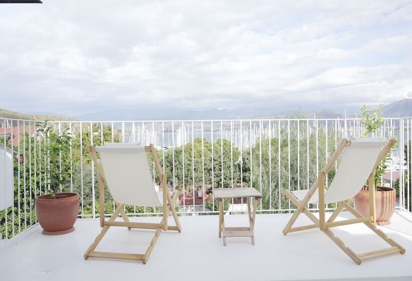 Отель Perle House