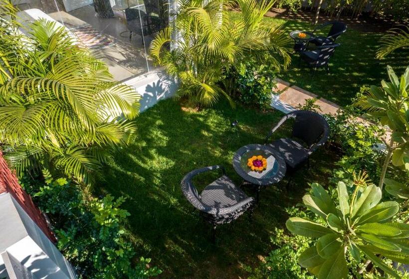 ホテル Rasa Luxé