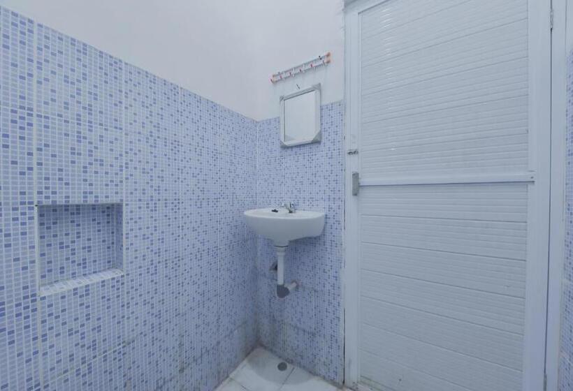 호텔 Reddoorz Near Juwata Airport Tarakan