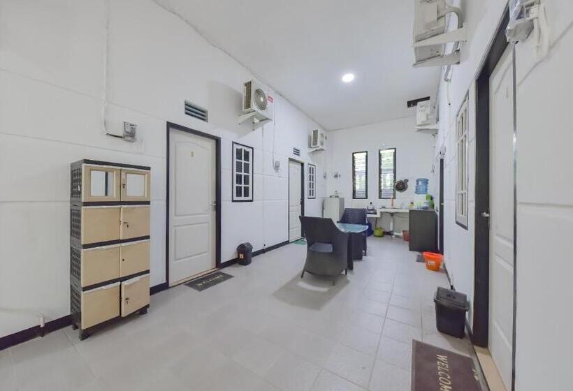 호텔 Reddoorz Near Juwata Airport Tarakan