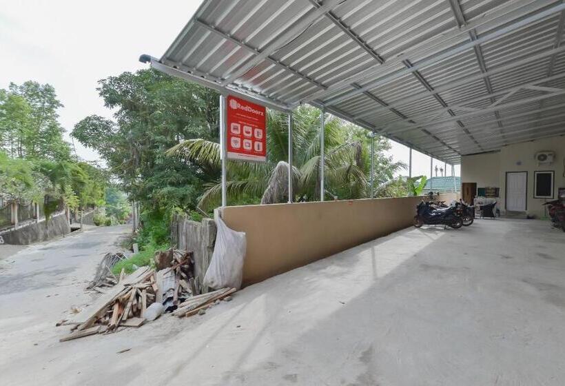 호텔 Reddoorz Near Juwata Airport Tarakan