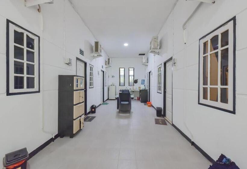 호텔 Reddoorz Near Juwata Airport Tarakan