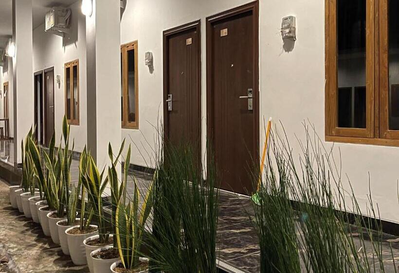 בית מלון כפרי Reddoorz Plus Near Alun Alun Kota Bora