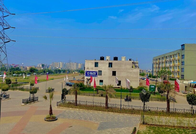 Отель Regenta Place Chandigarh Mohali