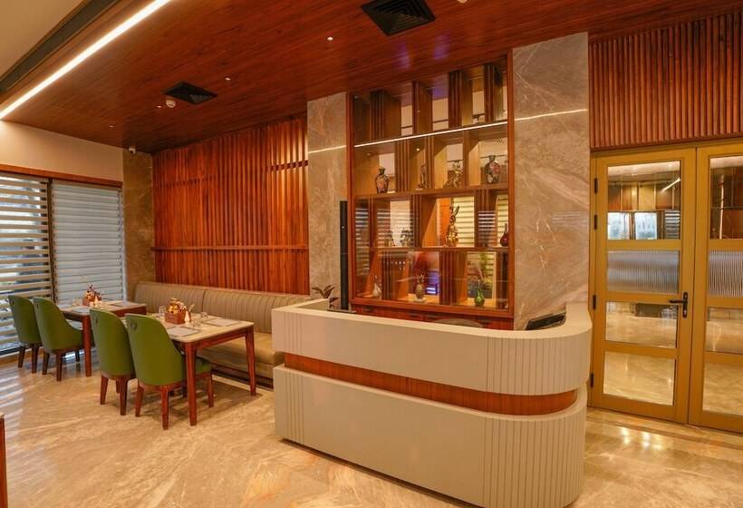 Отель Regenta Place Chandigarh Mohali