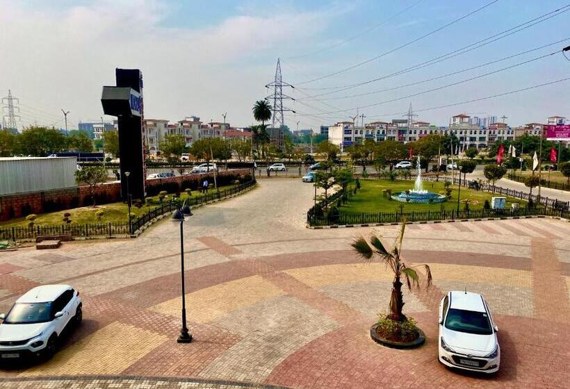 Отель Regenta Place Chandigarh Mohali