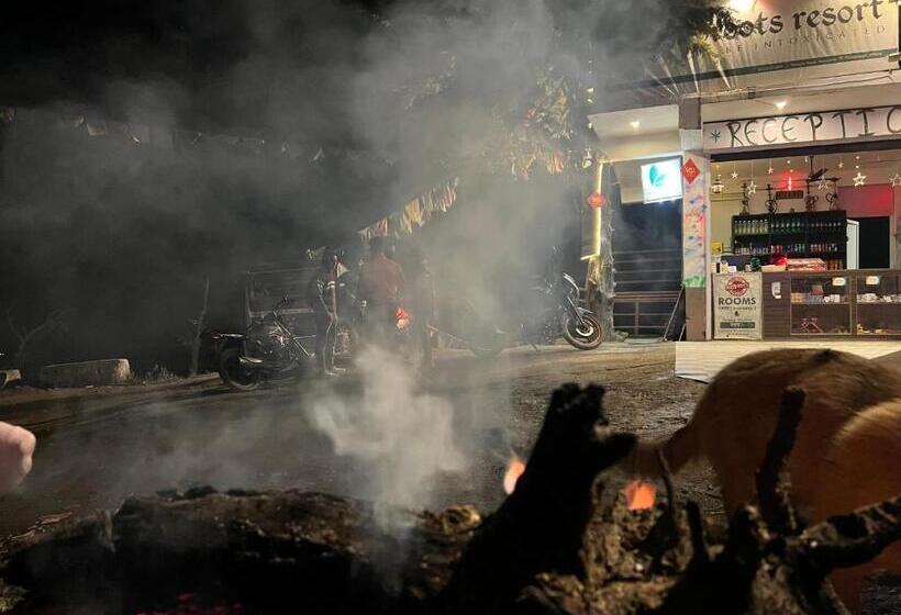 فندق Shivroots Resort