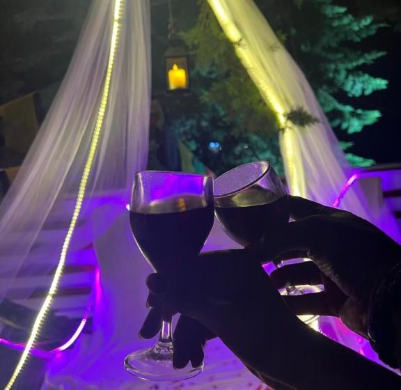 בית מלון כפרי Shivroots Resort