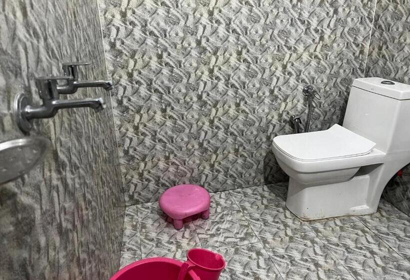 فندق Shivroots Resort