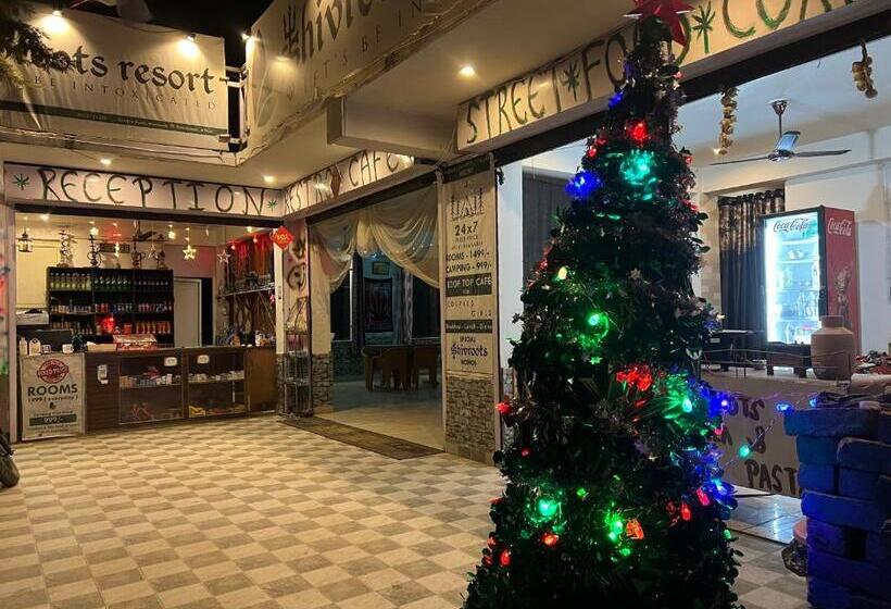 فندق Shivroots Resort