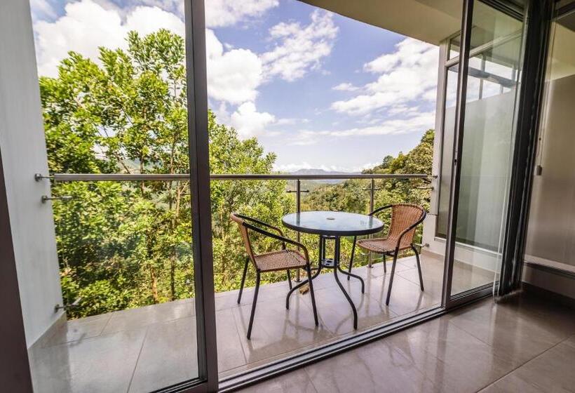 Отель Tambo Eco