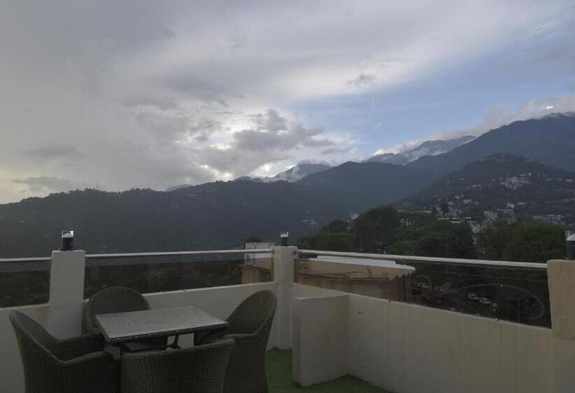 هتل The Royal Castle Ac Centralized