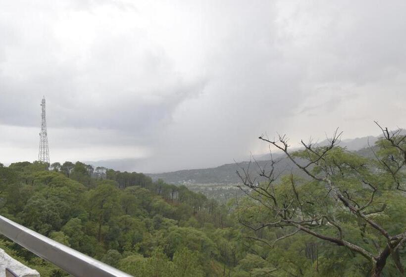 هتل The Royal Castle Ac Centralized