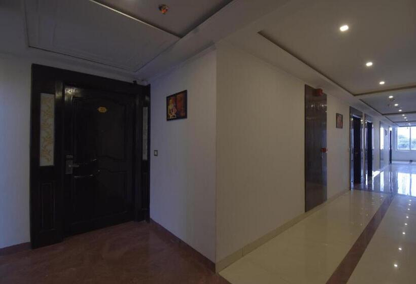 هتل The Royal Castle Ac Centralized