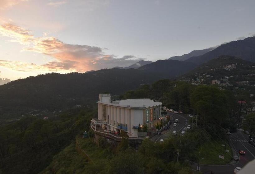 هتل The Royal Castle Ac Centralized