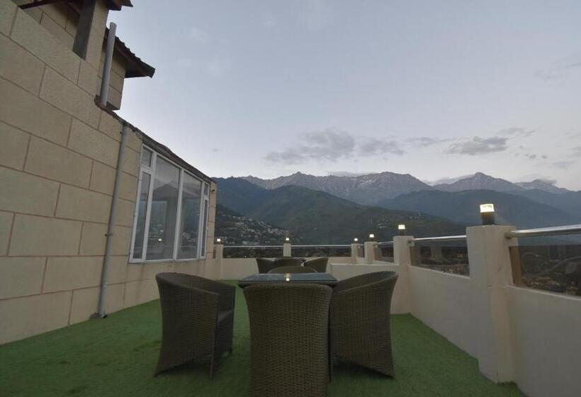 هتل The Royal Castle Ac Centralized