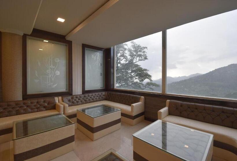 هتل The Royal Castle Ac Centralized