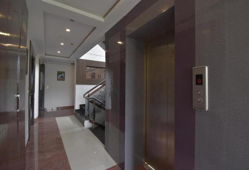 هتل The Royal Castle Ac Centralized