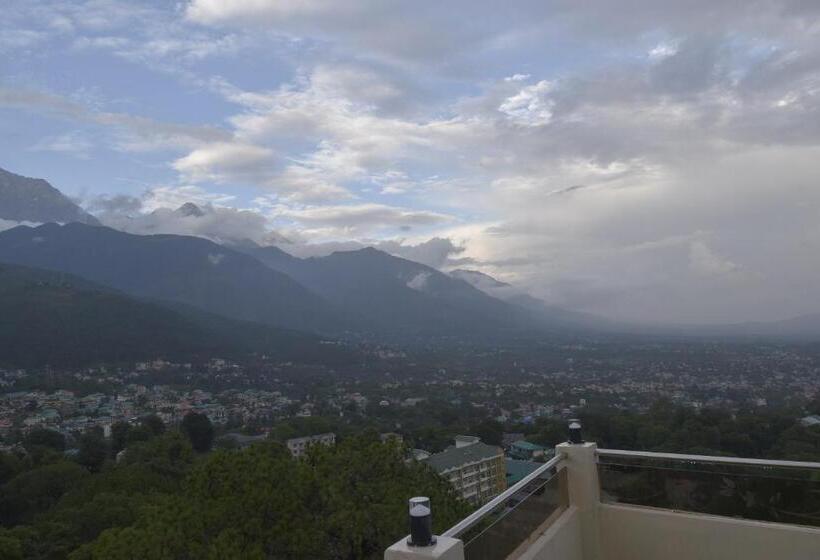 هتل The Royal Castle Ac Centralized