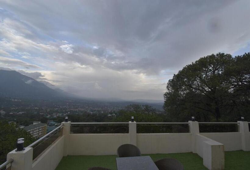 هتل The Royal Castle Ac Centralized