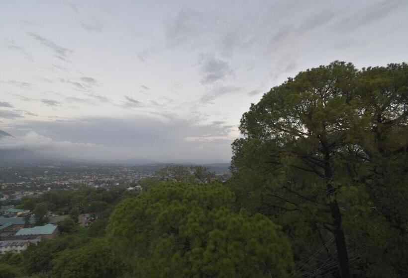 هتل The Royal Castle Ac Centralized