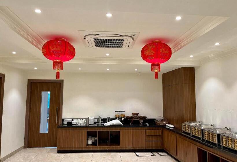 ホテル The Royal Vista