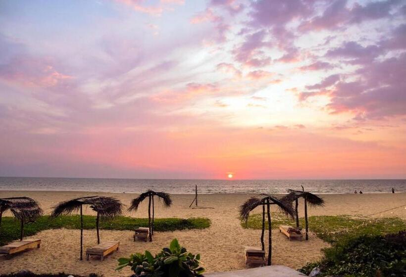 Kavin Beach Hotel Hikkaduwa