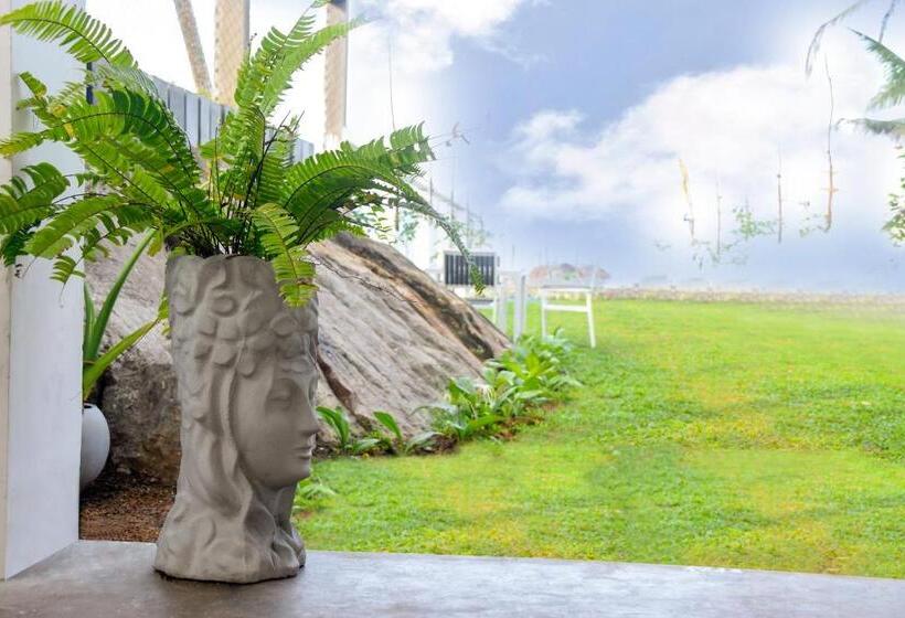 Kavin Beach Hotel Hikkaduwa