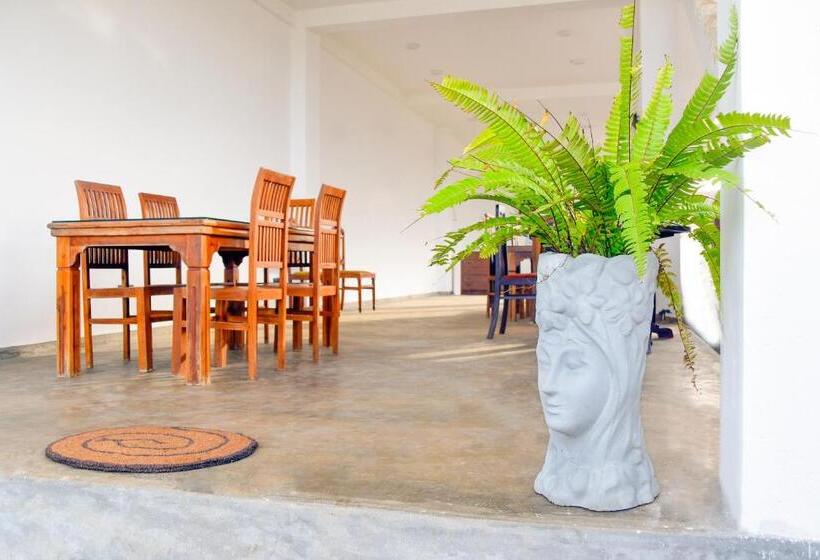 Kavin Beach Hotel Hikkaduwa