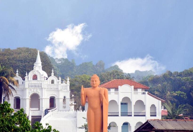 Kavin Beach Hotel Hikkaduwa