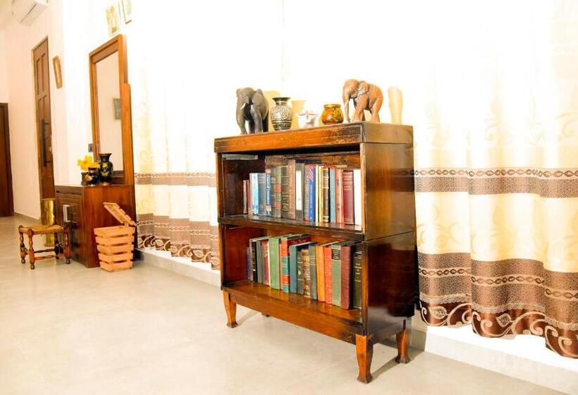 Kavin Beach Hotel Hikkaduwa