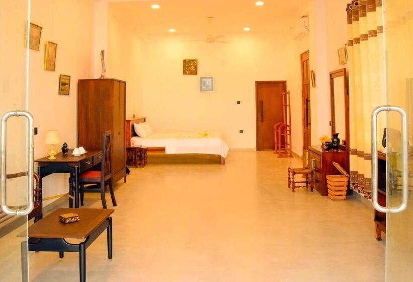 Kavin Beach Hotel Hikkaduwa