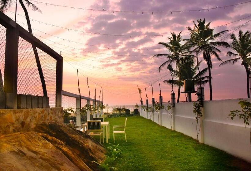 Kavin Beach Hotel Hikkaduwa