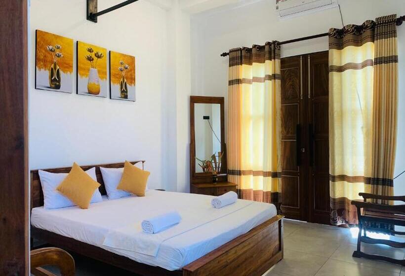 Kavin Beach Hotel Hikkaduwa