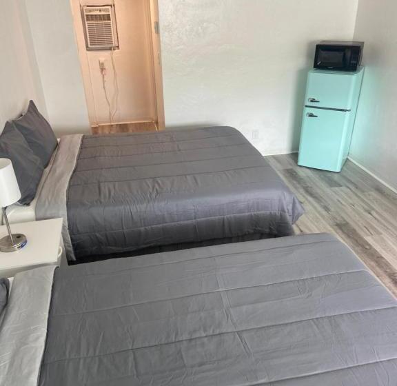 Мотель Uptown Inn & Suites