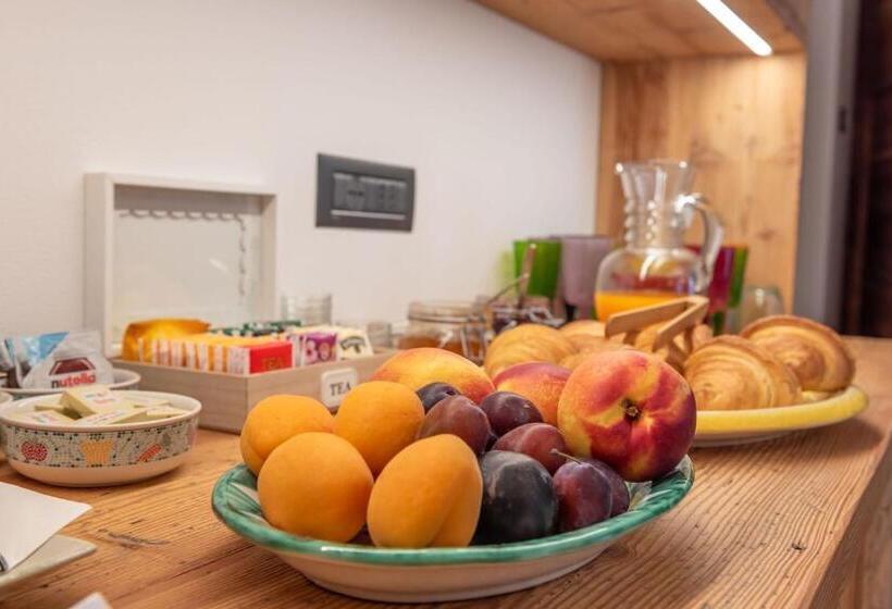 Пансион B&b El Lares B&b L Avez