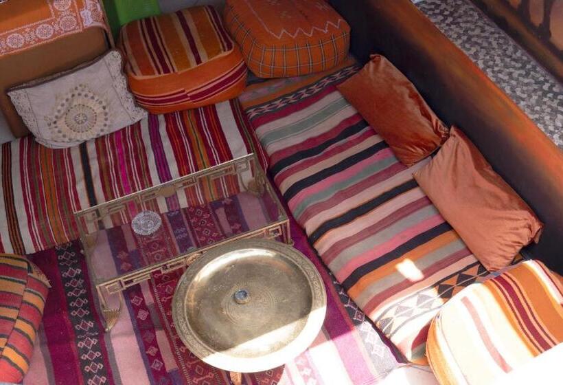 پانسیون Booking And Hosting Medina