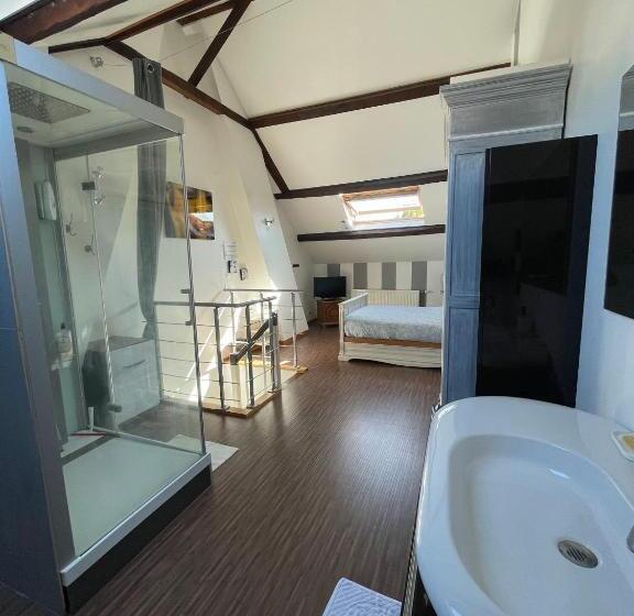 Пансион Douai House