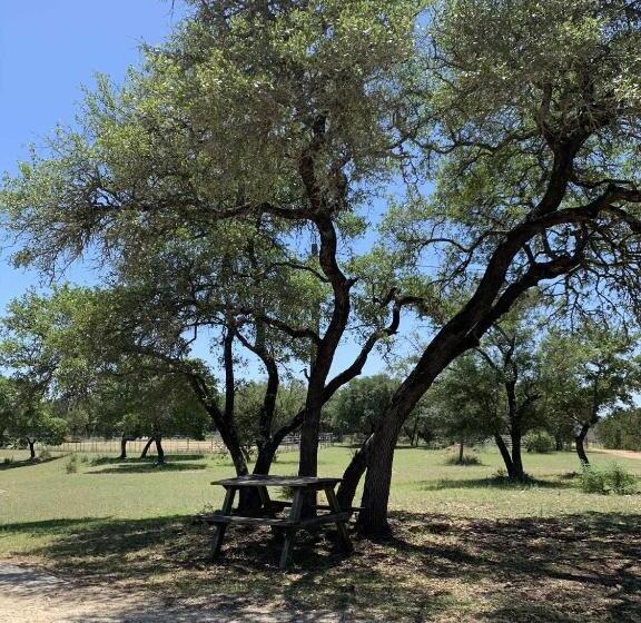 Пансион Hill Country Hideout