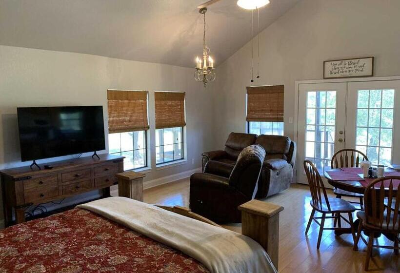 Пансион Hill Country Hideout