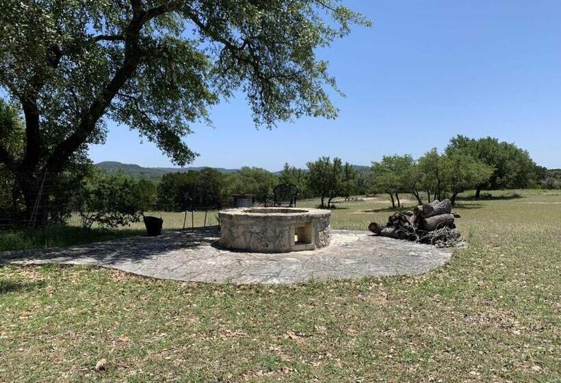 Пансион Hill Country Hideout